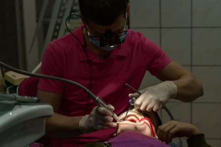 emergency dentist with patient