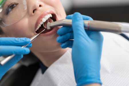 urgent dentist curing oral cavity
